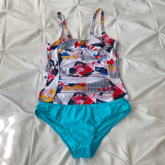 Floral three piece tankini (top & two bottoms) - Picture 3 of 16